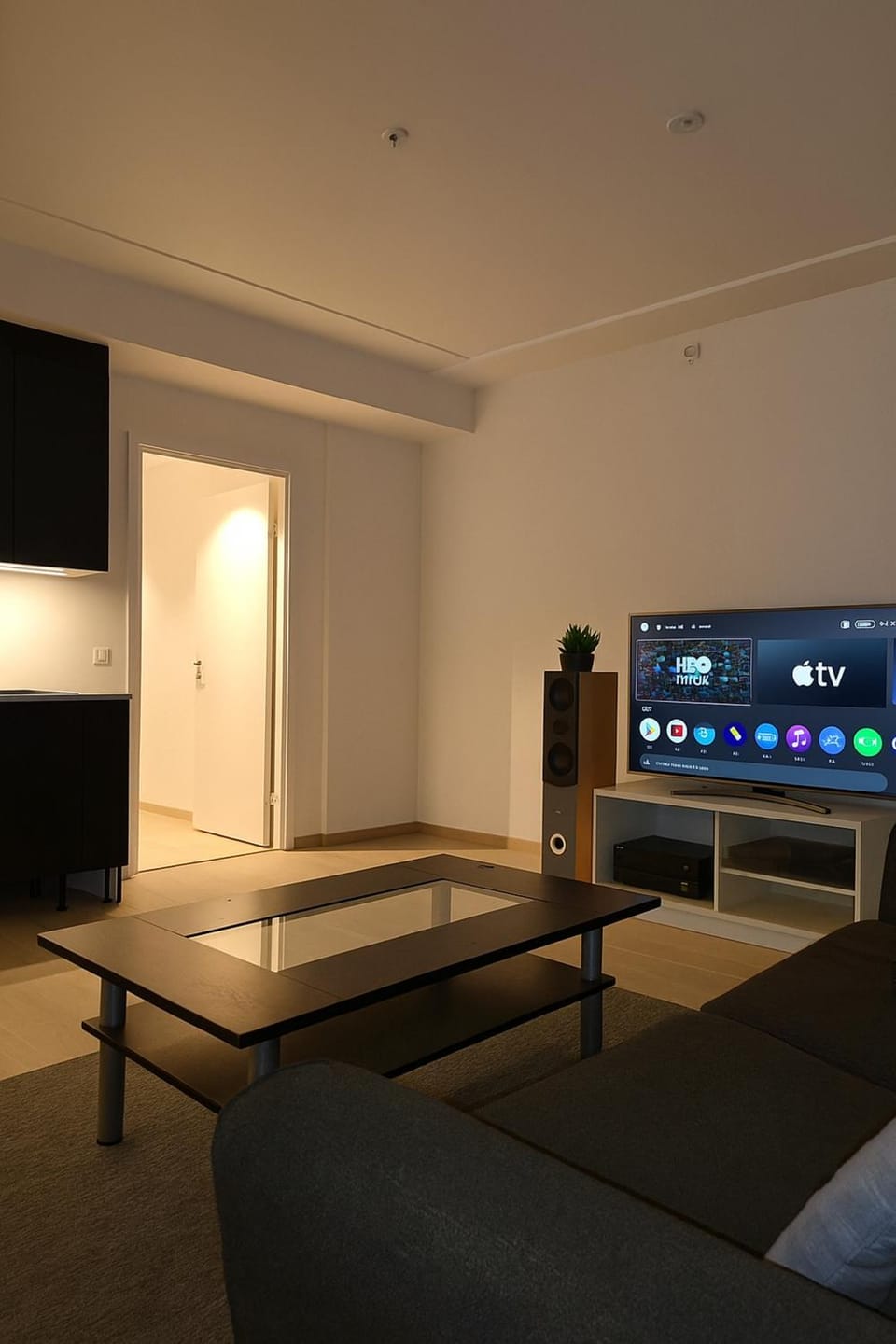 Communal lounge/ TV room, TV and multimedia, Living room, Evening entertainment