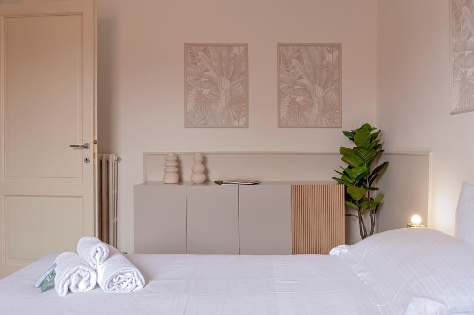 Bed, Photo of the whole room, Bedroom, towels, air conditioner