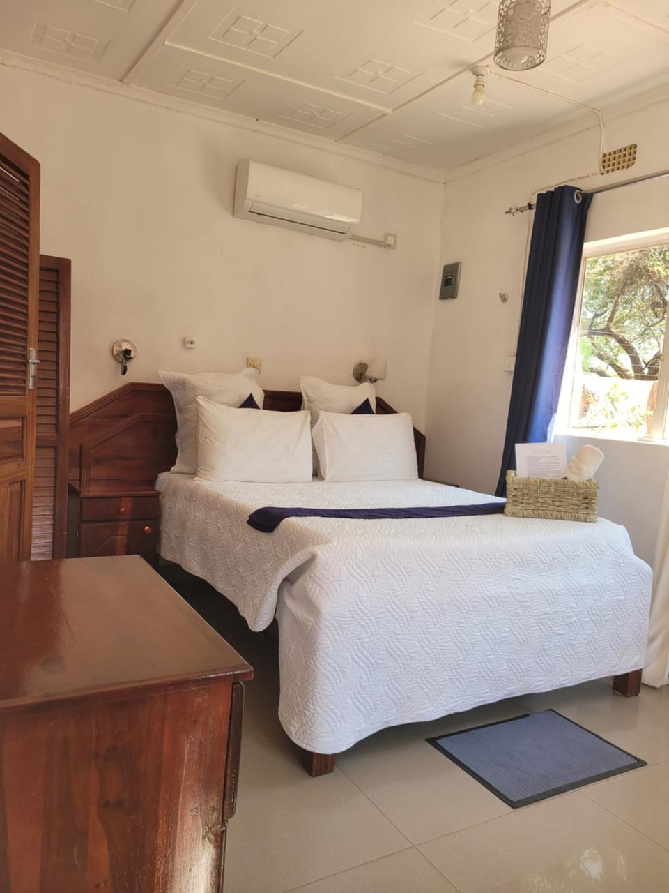 Bed, Bedroom, air conditioner