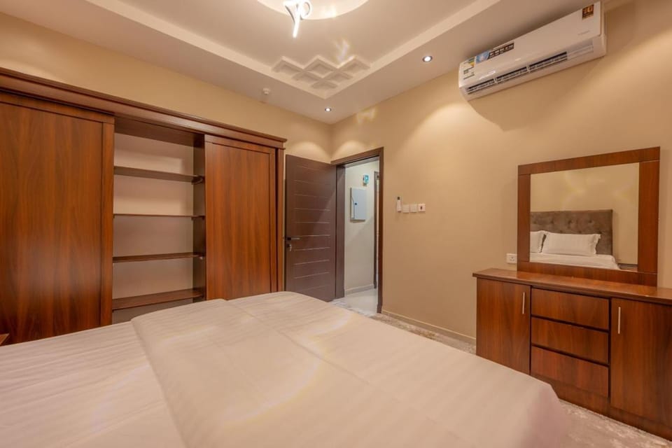 Bed, Bedroom, wardrobe, air conditioner