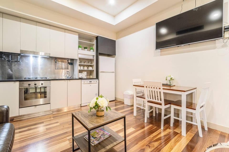 Kitchen or kitchenette, Other, Dining area, oven, stove
