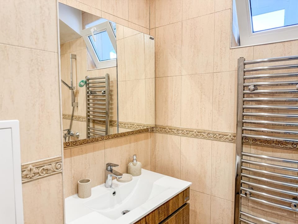 Shower, Bathroom, towels