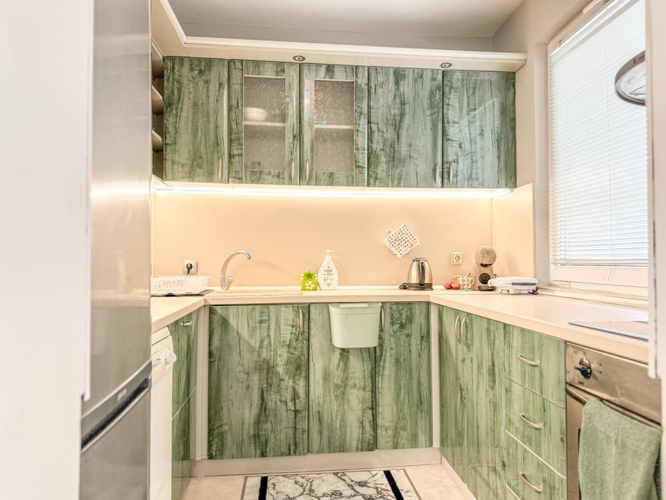 View (from property/room), Kitchen or kitchenette, oven, kitchen