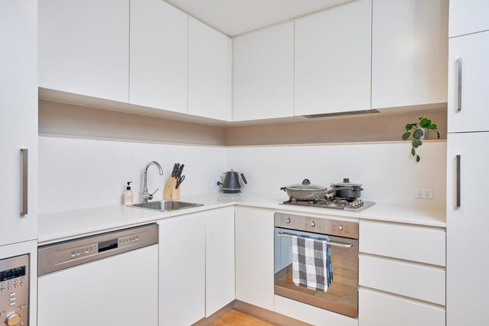 Macquarie Cozy Nest 2BR with Pool Near Train Shopping Apartment in Sydney