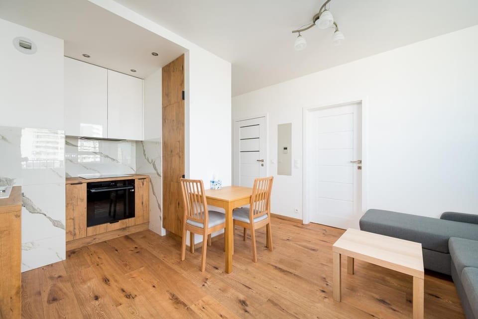 Kitchen or kitchenette, Living room, Seating area, Dining area, stove