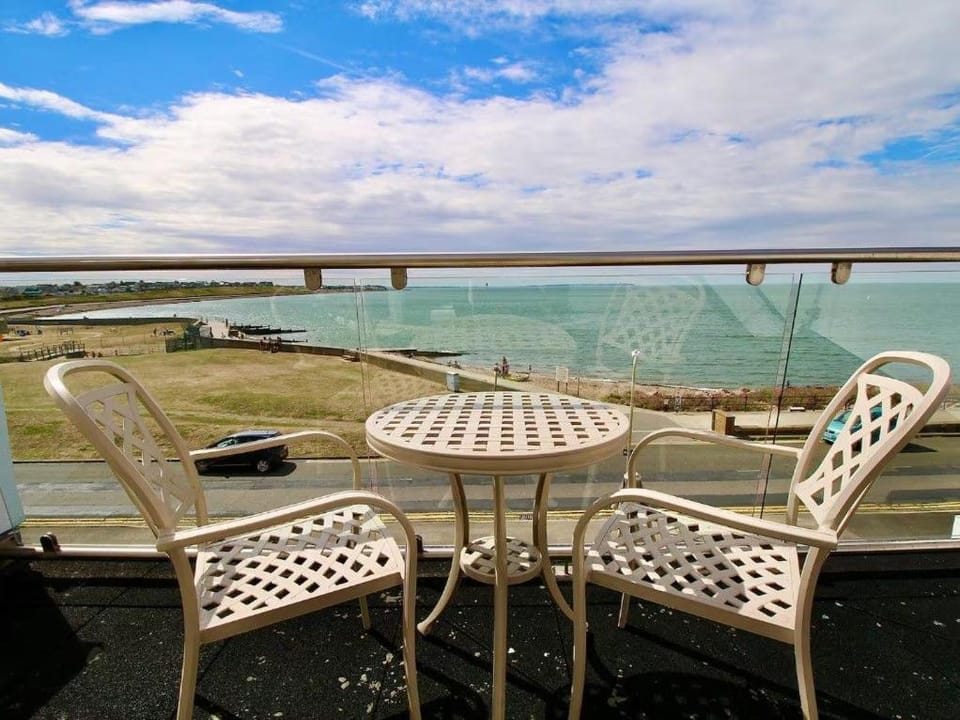Property building, View (from property/room), Balcony/Terrace, Seating area, Sea view