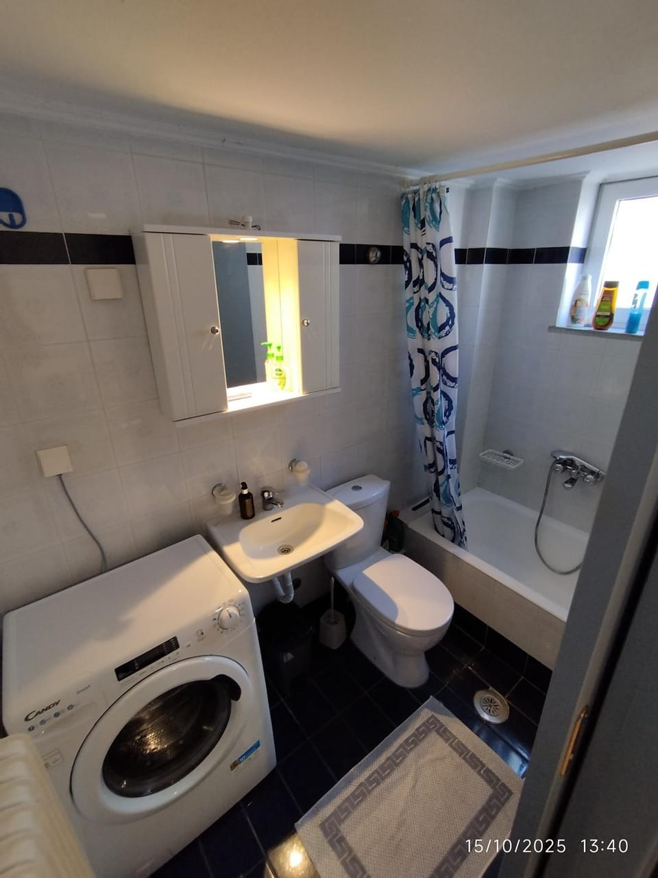 Bathroom, Bath, bidet, washing machine
