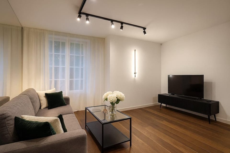 Communal lounge/ TV room, TV and multimedia, Living room, Seating area, Evening entertainment