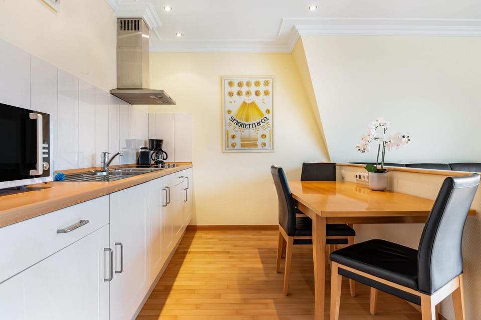 Property building, Kitchen or kitchenette, Living room