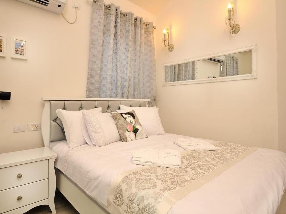 Bed, Photo of the whole room, Bedroom, towels, wardrobe