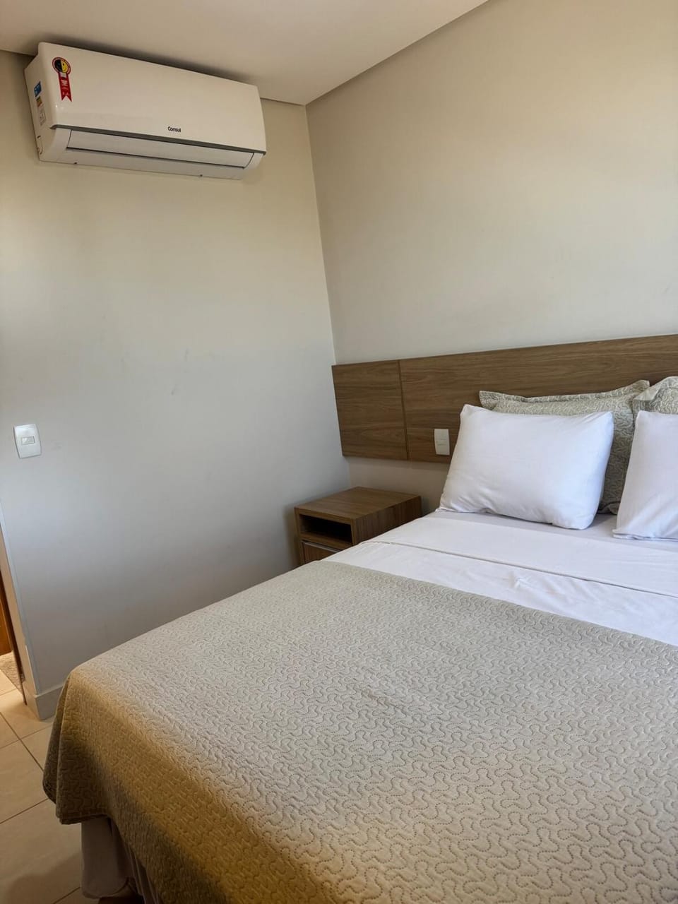 Bed, Photo of the whole room, Bedroom, air conditioner