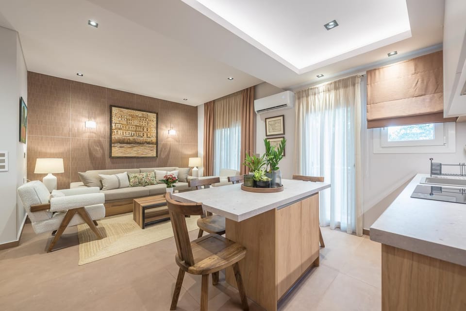 Kitchen or kitchenette, Seating area, Dining area