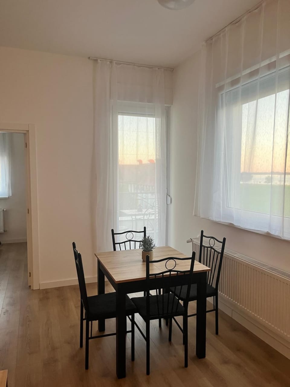 Dining area, internet