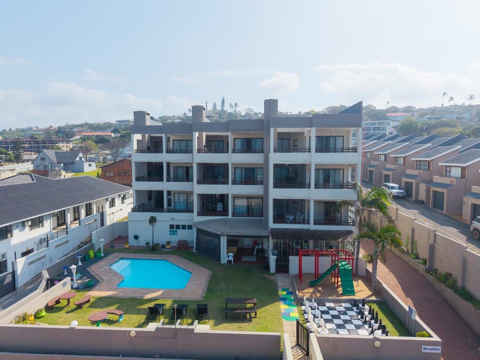 Property building, City view, Pool view, Swimming pool, sunbed