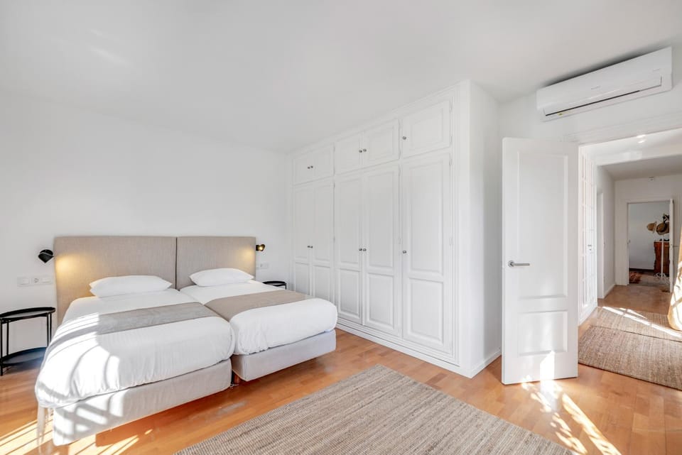 Villa in Marbella with Private Pool & Panoramic Mountain Views Villa in San Pedro de Alcántara