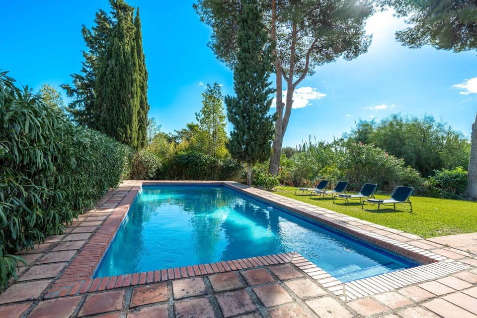 Villa in Marbella with Private Pool & Panoramic Mountain Views Villa in San Pedro de Alcántara