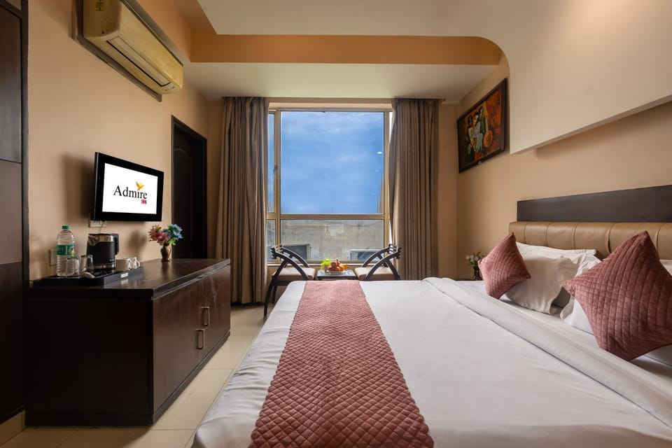 Bed, TV and multimedia, Photo of the whole room, Bedroom, air conditioner