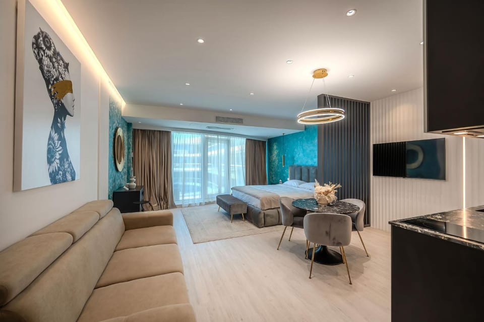 White Titanic Blue sea view Studio parking Apartment in Constanța County