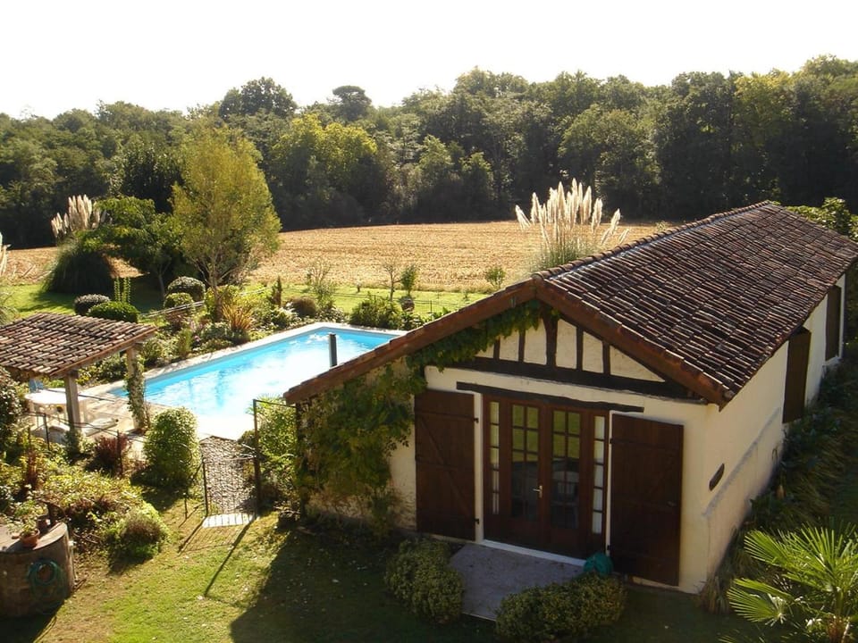 Bird's eye view, Pool view