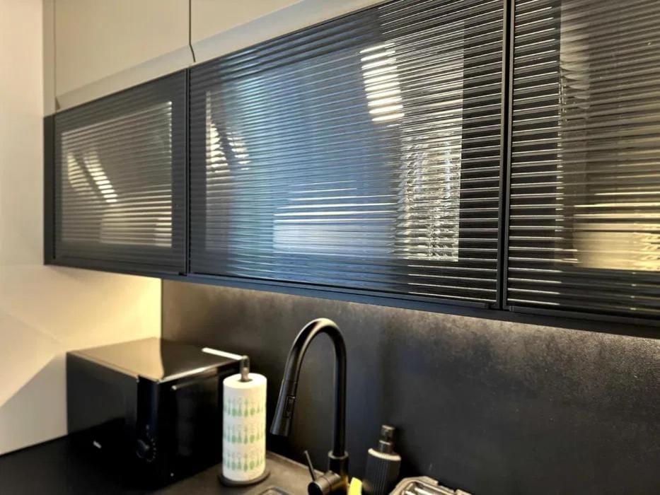 Kitchen or kitchenette, microwave, kitchen