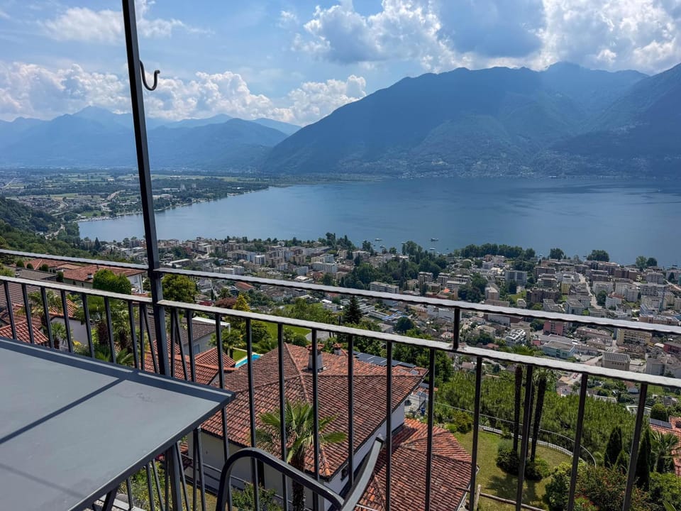 Panorama Apartment mit Balkon & Seesicht Apartment in Locarno