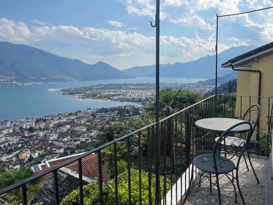 Panorama Apartment mit Balkon & Seesicht Apartment in Locarno