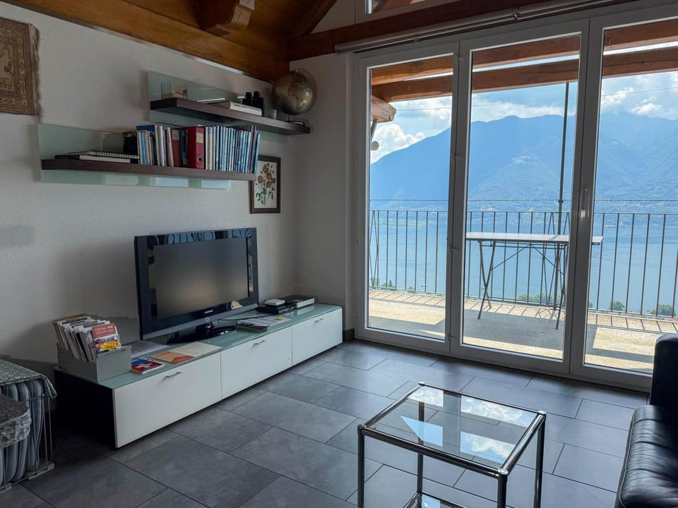 Panorama Apartment mit Balkon & Seesicht Apartment in Locarno