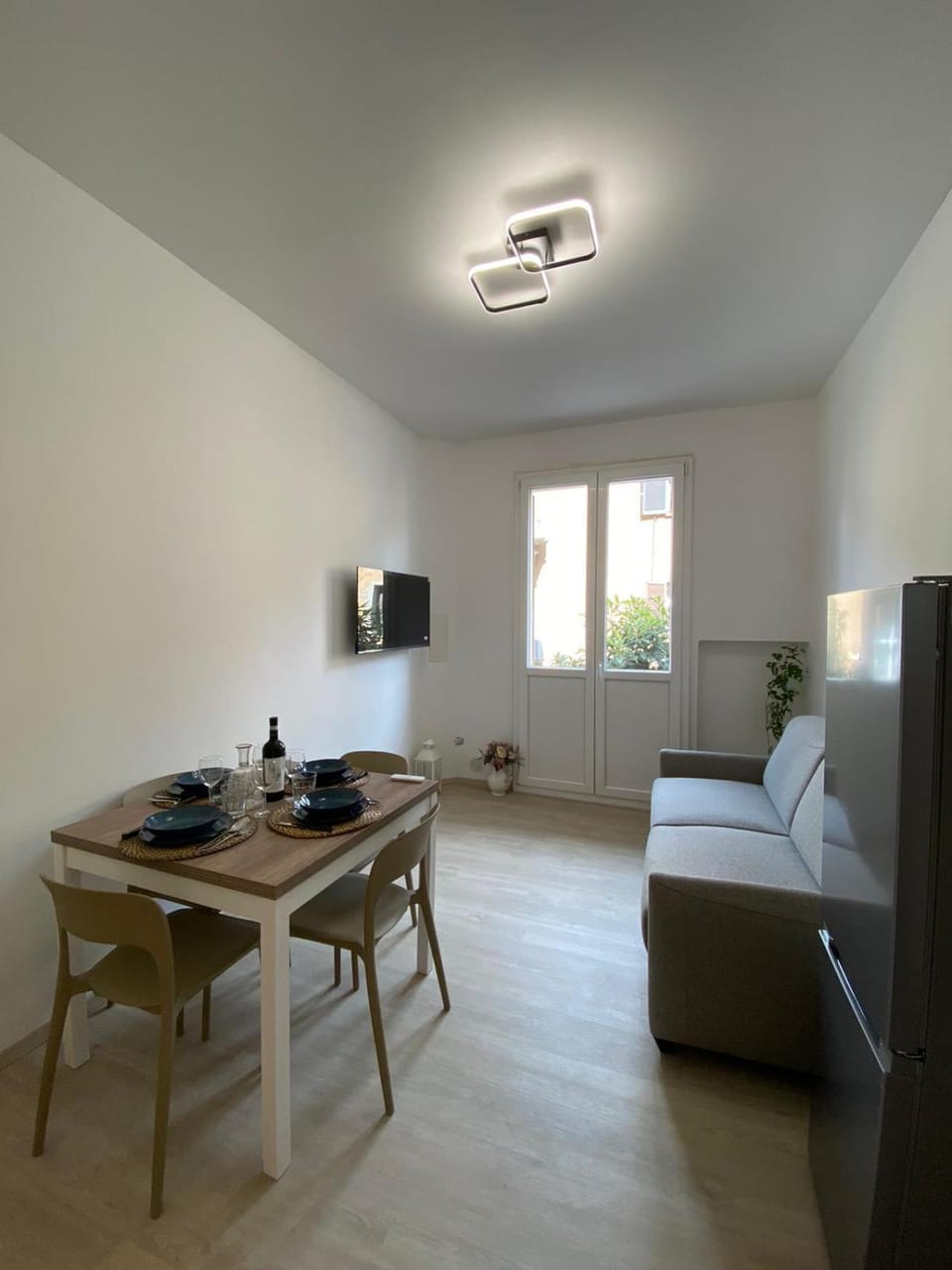 TV and multimedia, Living room, Seating area, Dining area