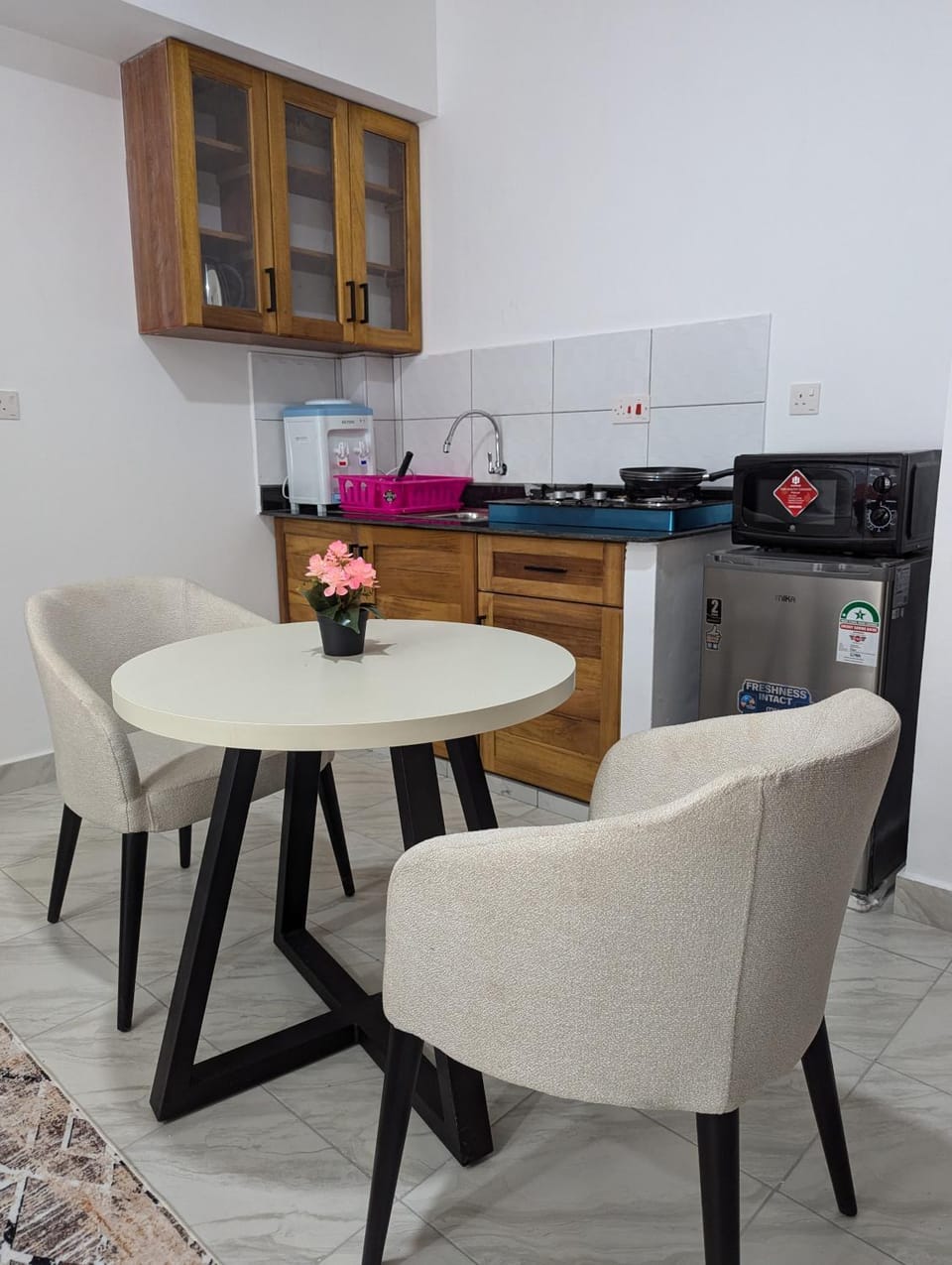 Kitchen or kitchenette, Dining area, dishwasher