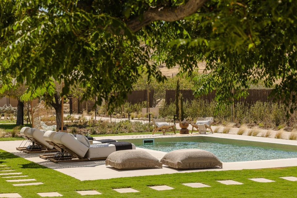 Day, Natural landscape, Garden, Garden view, Pool view, Swimming pool, sunbed