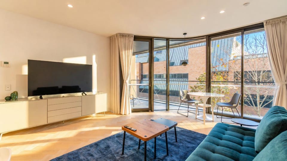 The Rocks 1BR Workspace Bridge View Balcony Apartment in Sydney