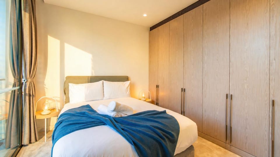 The Rocks 1BR Workspace Bridge View Balcony Apartment in Sydney