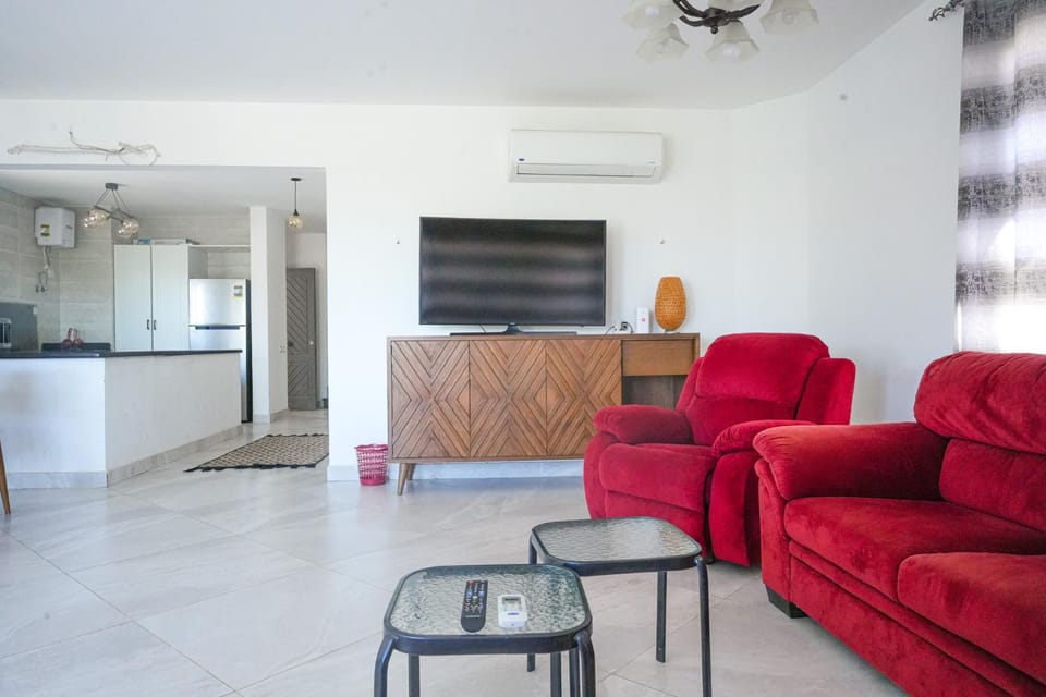Spacious 4BR Einbay Chalet Overlooking Lake & Golf Apartment in Egypt
