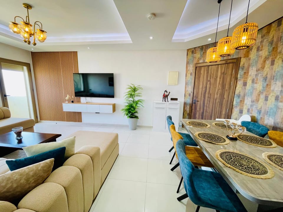 TV and multimedia, Living room, Seating area, Dining area