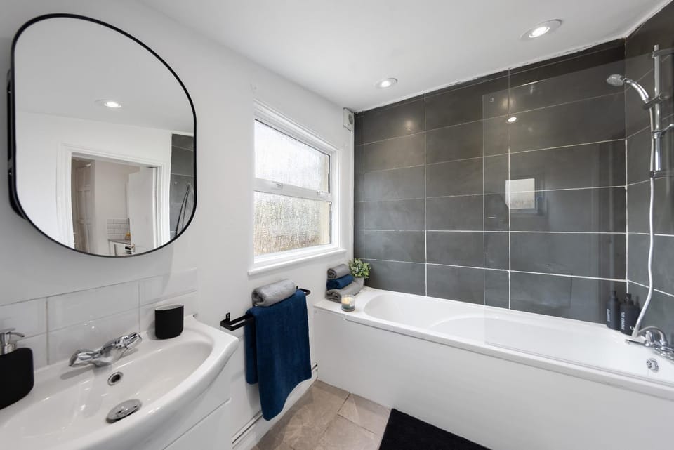 3Bd Cosy Home-Wifi-Pool Table- Gilly Hideaway House in England