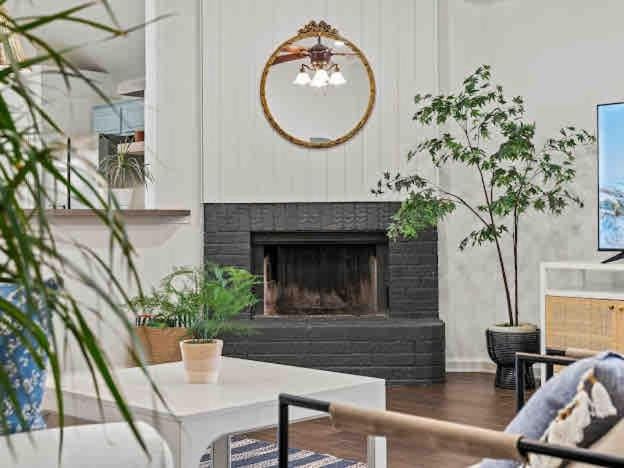 TV and multimedia, Living room, Seating area, fireplace