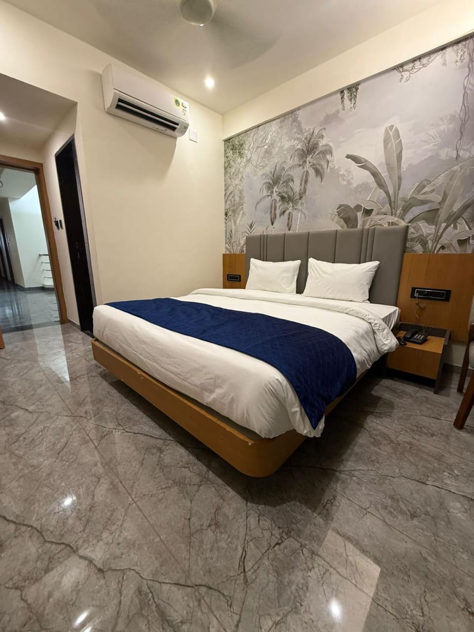 Bedroom, air conditioner