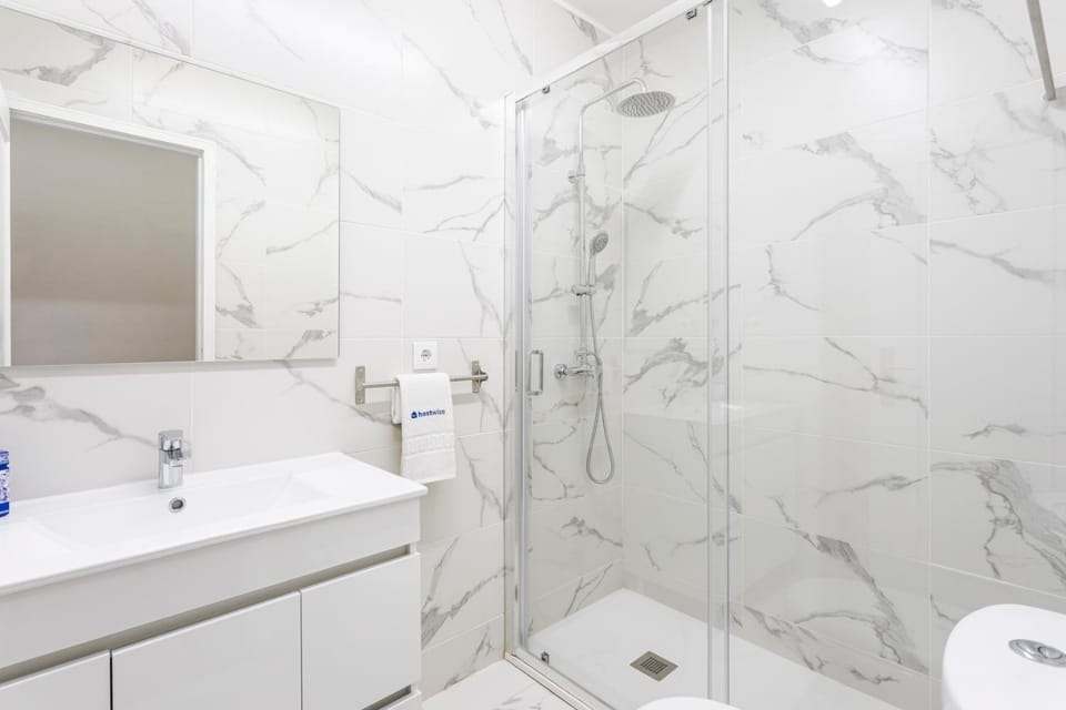 Shower, Bathroom, towels