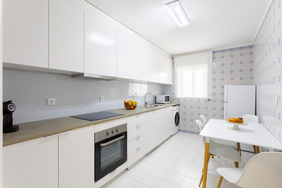 Kitchen or kitchenette, Dining area, dishwasher, oven, stove, toaster, washing machine