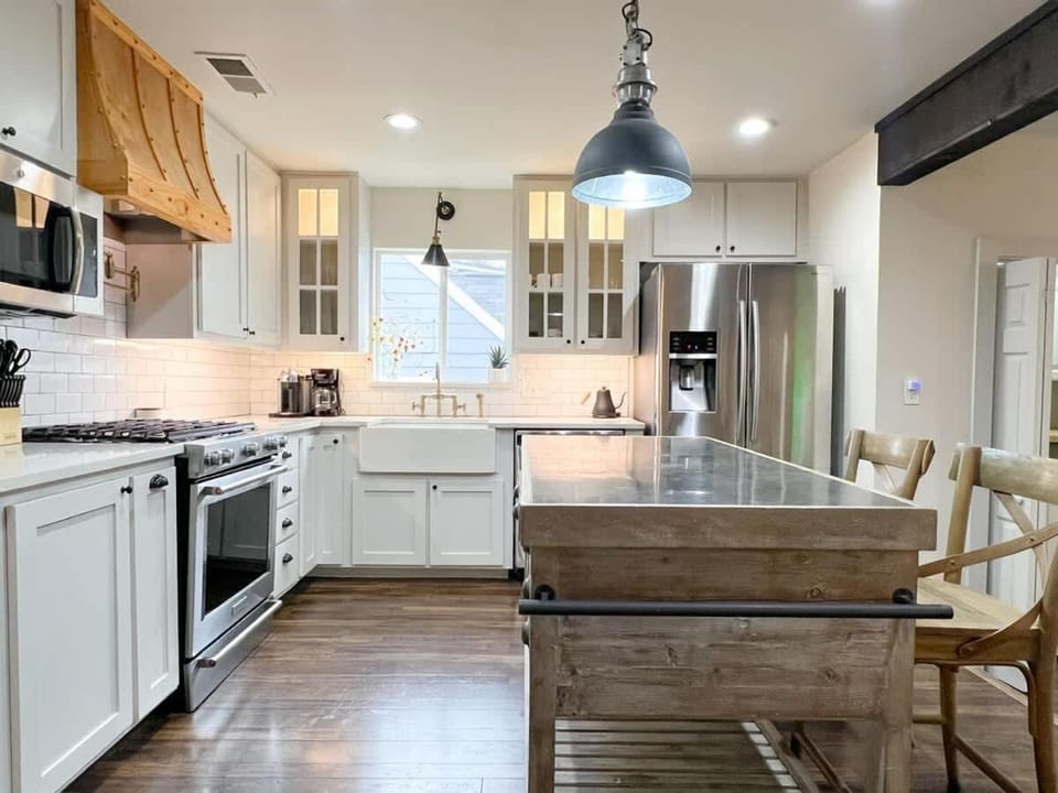 Kitchen or kitchenette, Dining area, minibar, oven, stove, toaster
