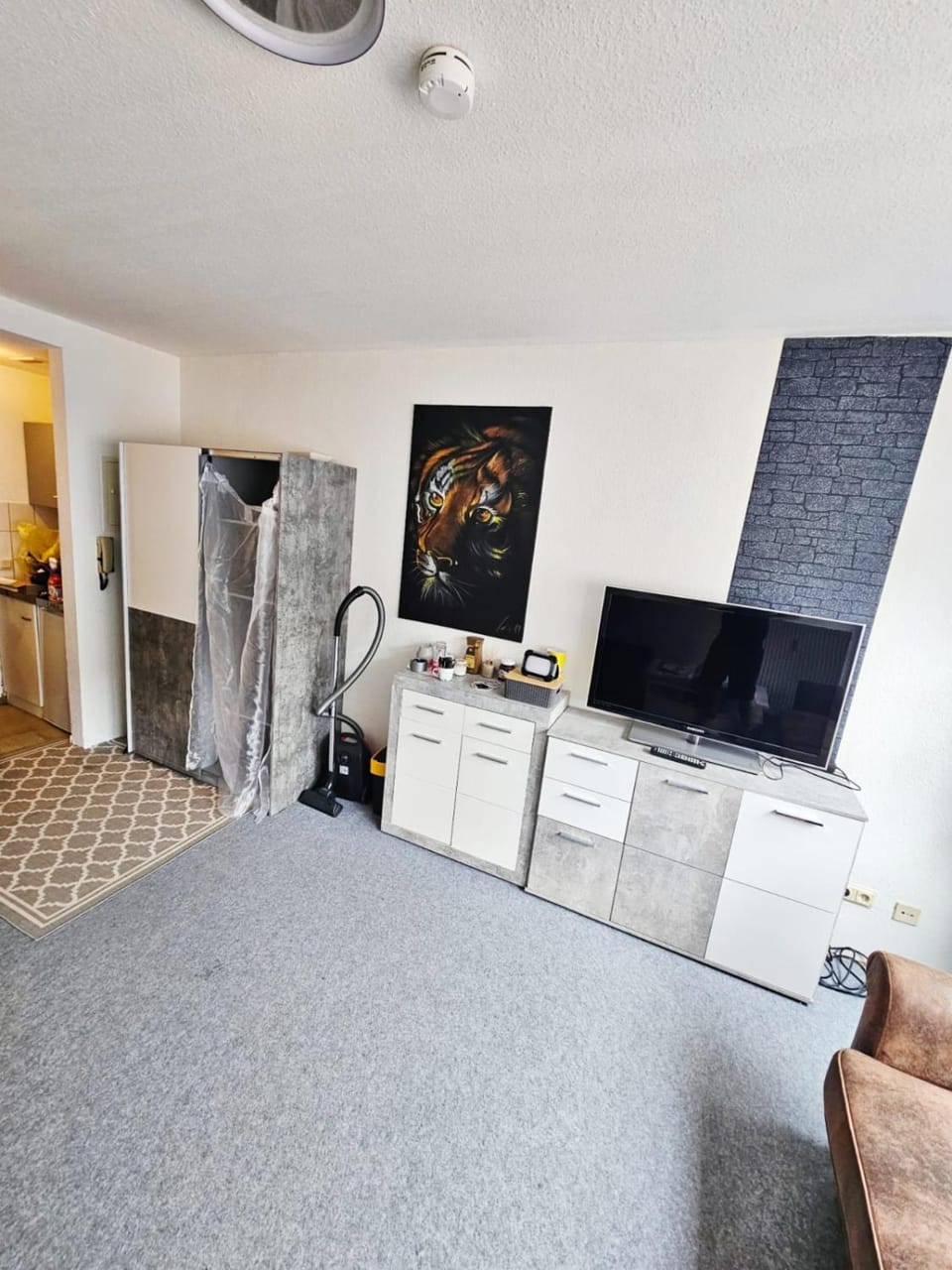 TV and multimedia, wardrobe
