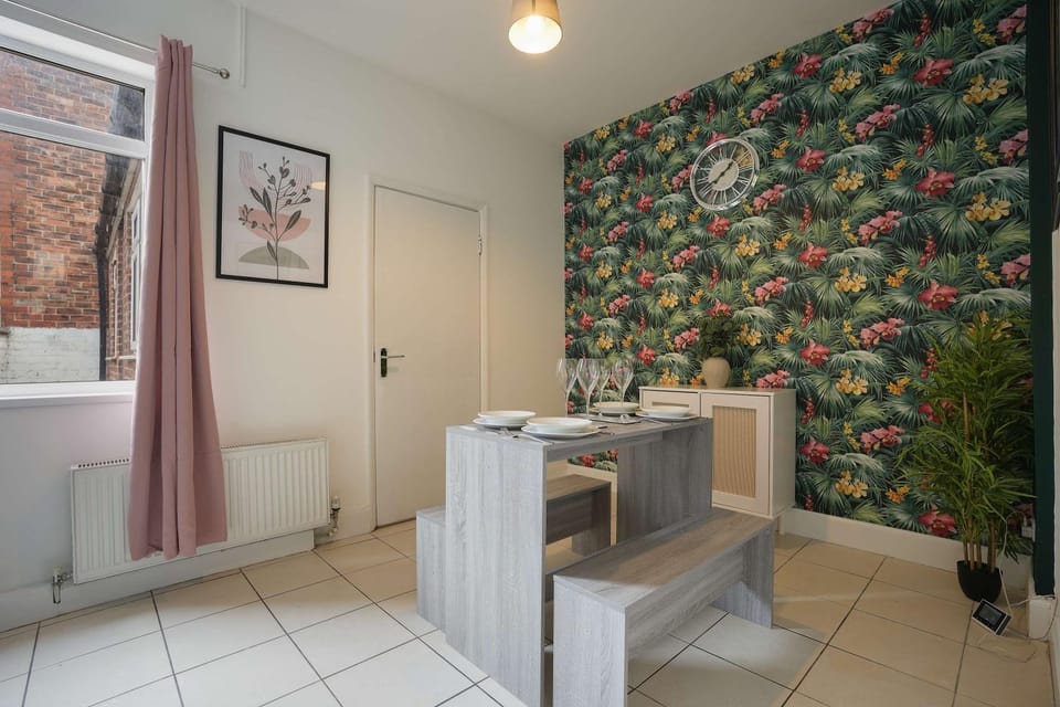 Cosy home around Newland Avenue area House in Hull