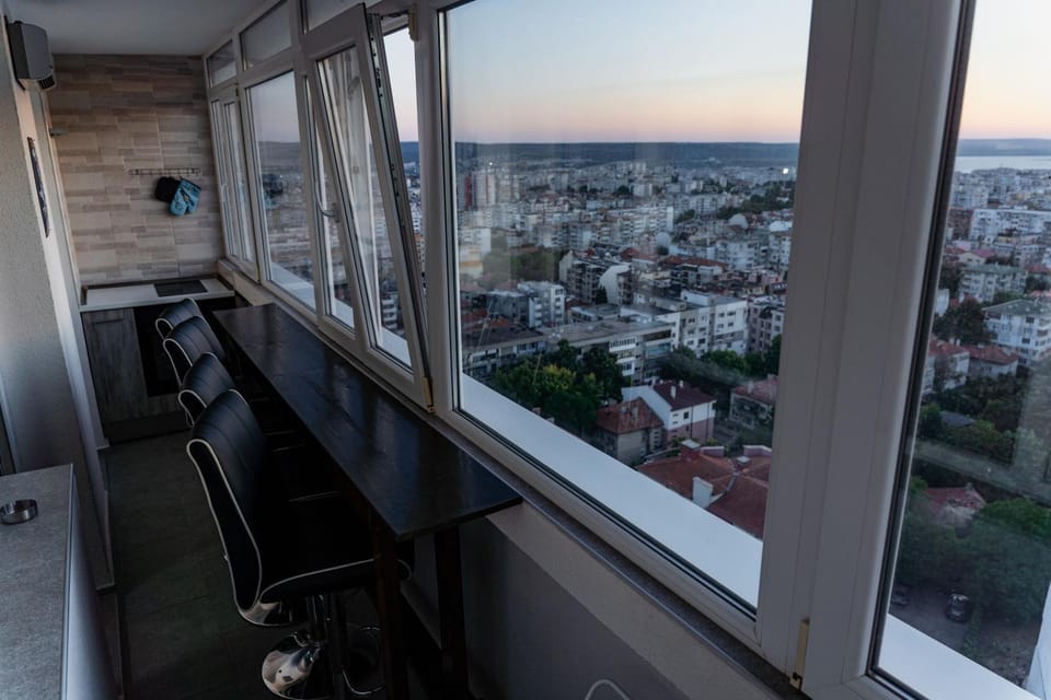 View (from property/room), Balcony/Terrace, City view
