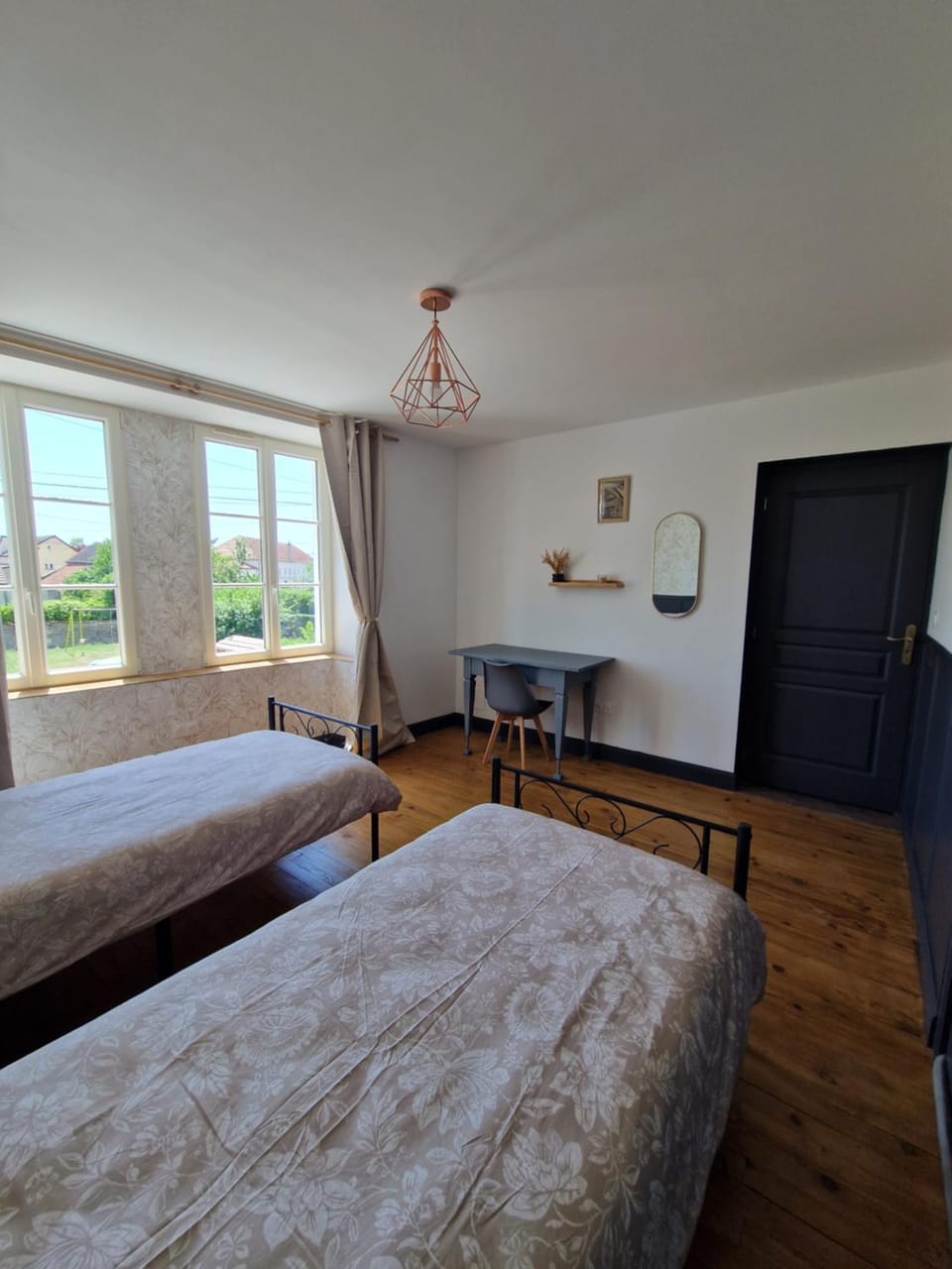 Les Murmures Desbordes Apartment in Grand Est