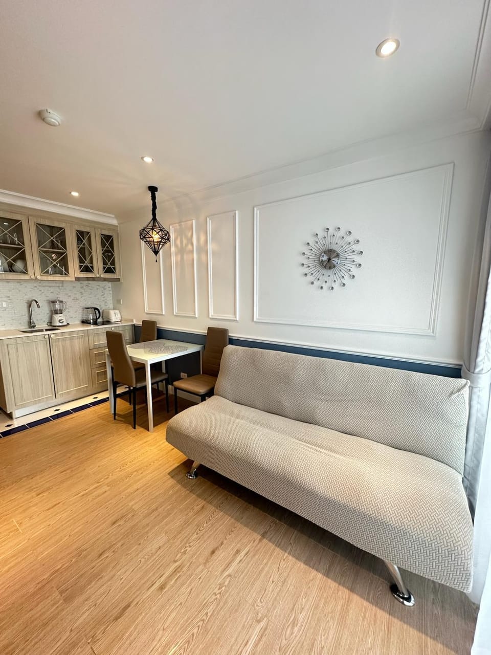 Kitchen or kitchenette, Living room, Seating area, Dining area