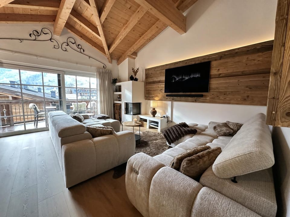 TV and multimedia, Seating area