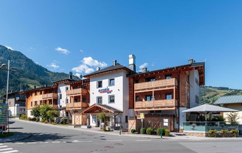 Property building, Street view, Location