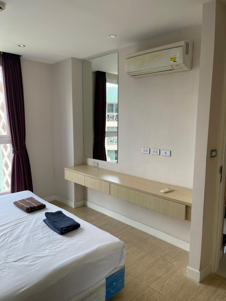 Bedroom, hair dresser, towels, air conditioner