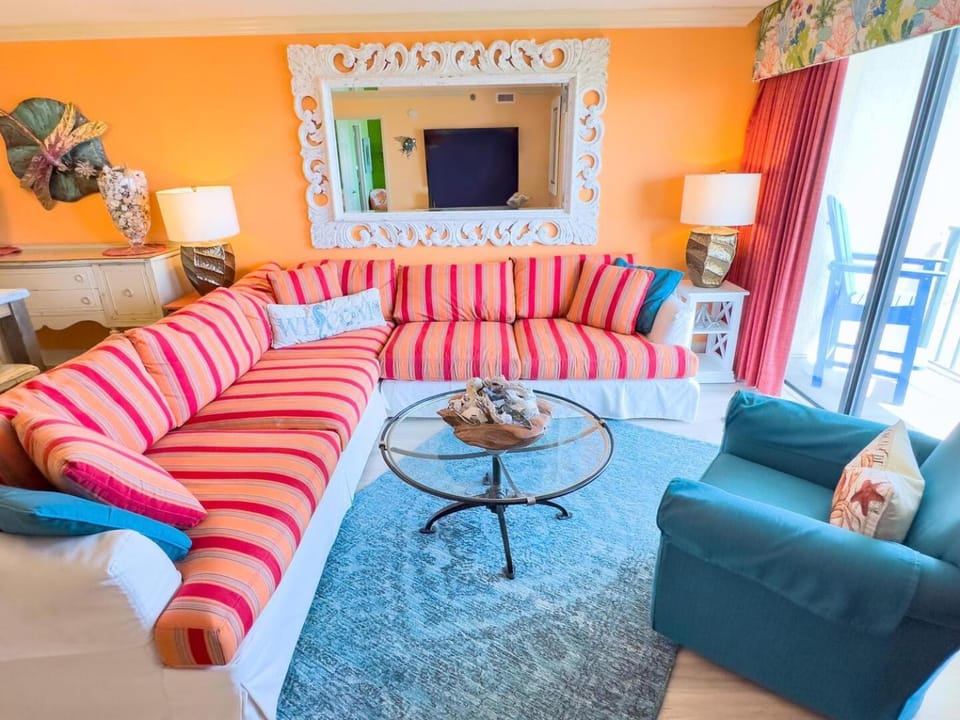Communal lounge/ TV room, TV and multimedia, Living room, Photo of the whole room, Seating area