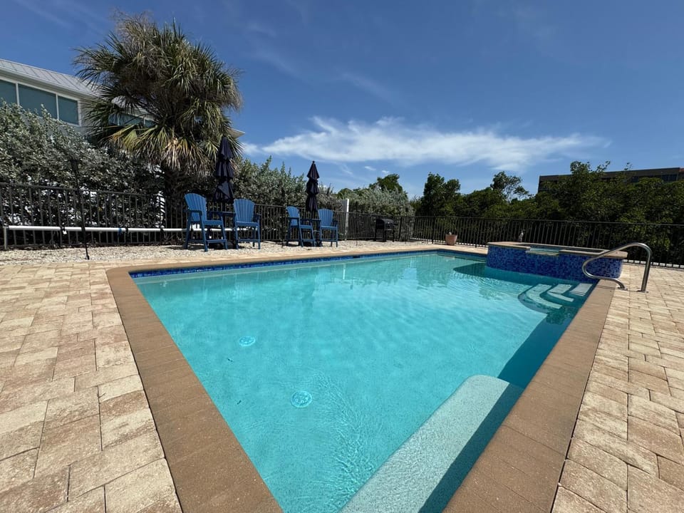 Sun, Fun & Serenity with Pool, Spa, Games & Gulf Access - Blue Peace House in Estero Island